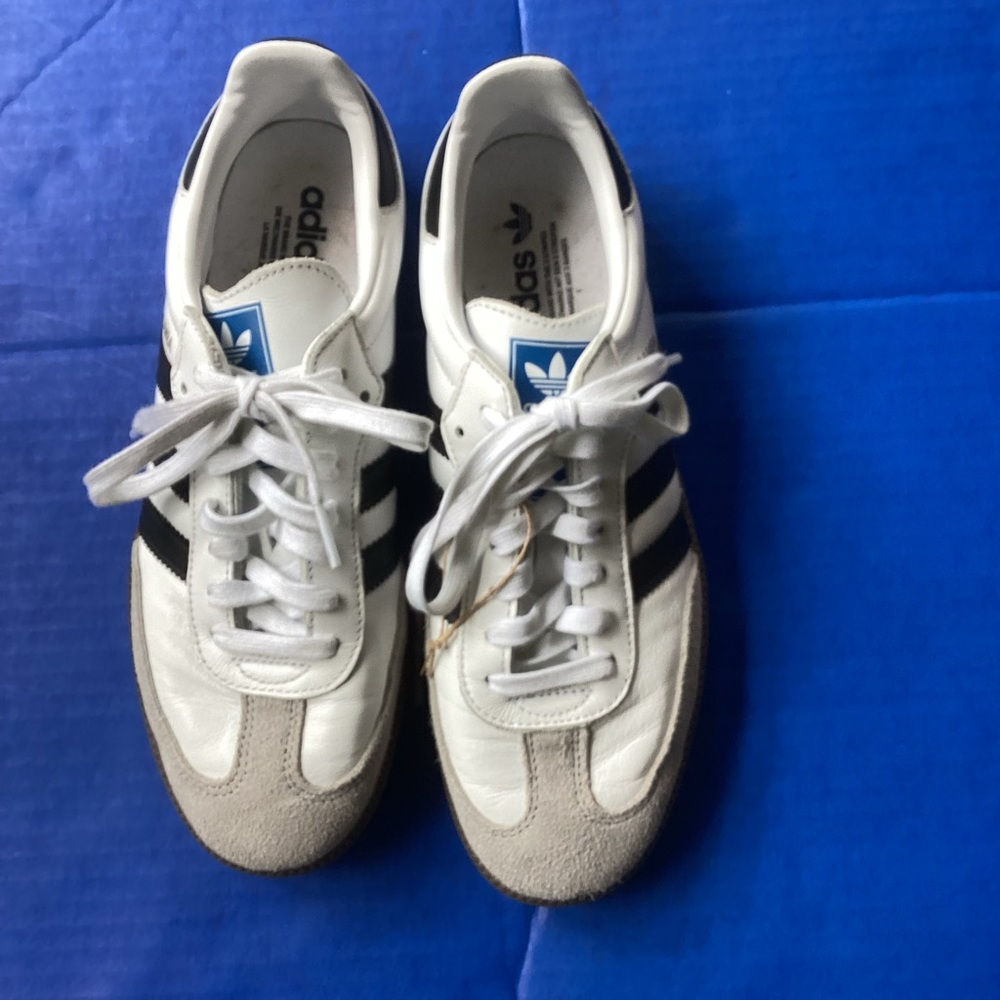 Men’s Adidas Sambas White and Black Size 8 Sneakers